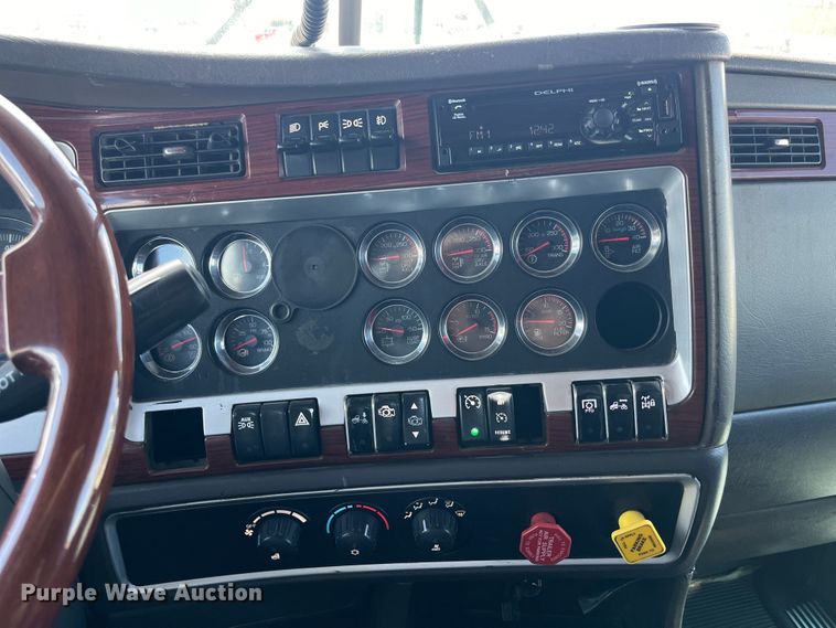 image for item LD9419 2007 Kenworth W900 semi truck