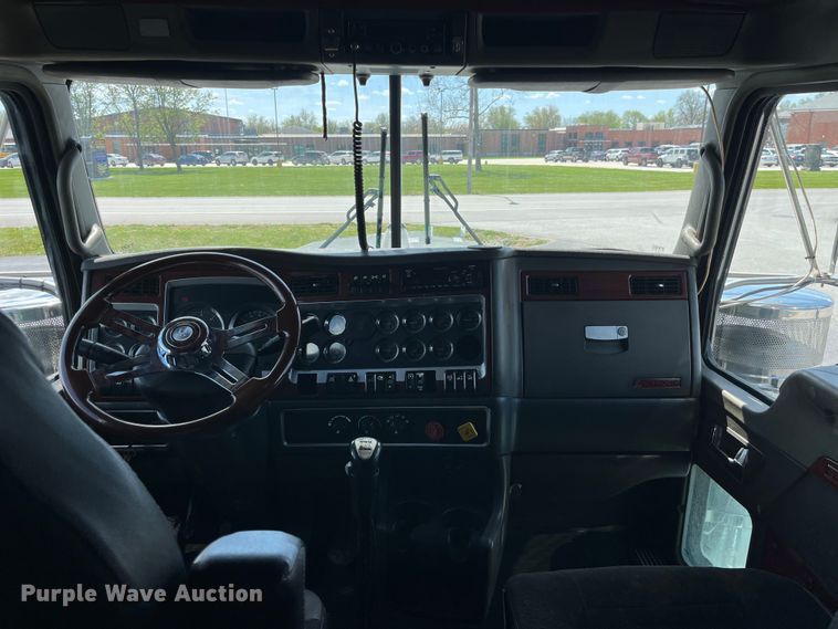 image for item LD9419 2007 Kenworth W900 semi truck