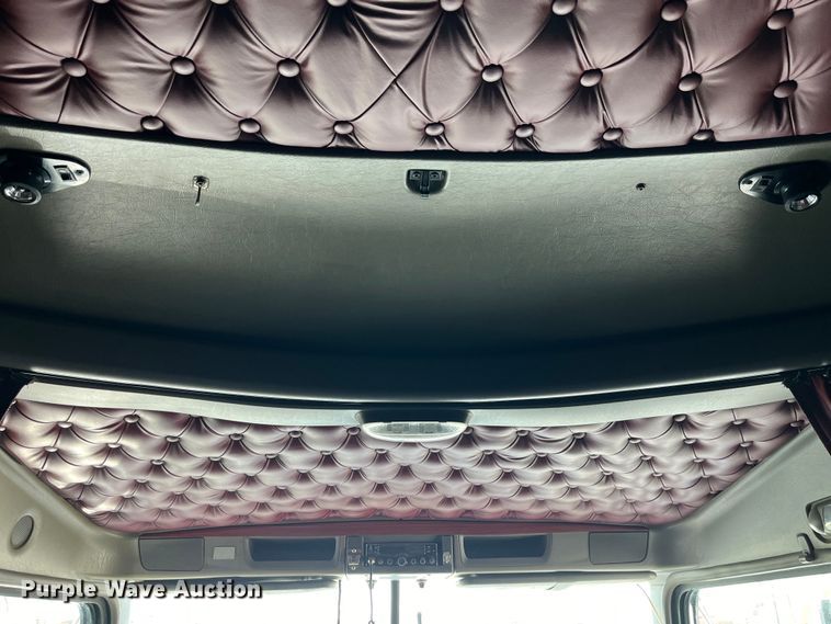 image for item LD9419 2007 Kenworth W900 semi truck