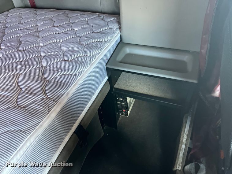 image for item LD9419 2007 Kenworth W900 semi truck