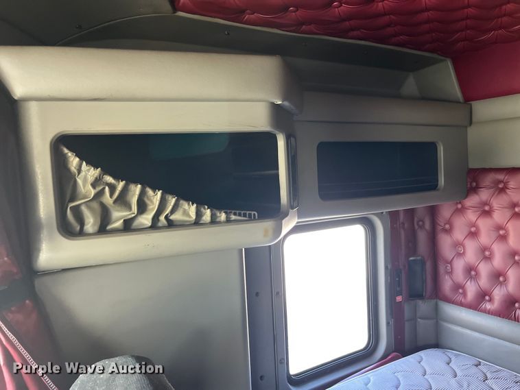 image for item LD9419 2007 Kenworth W900 semi truck