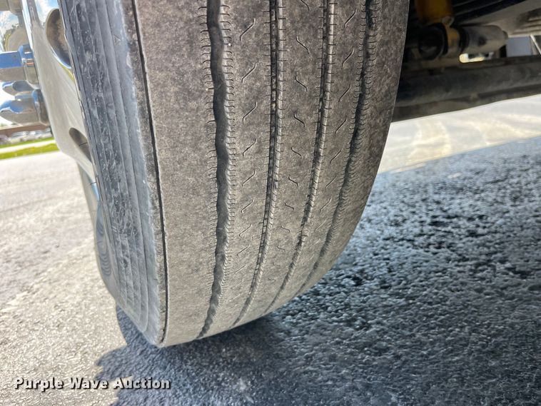 image for item LD9419 2007 Kenworth W900 semi truck