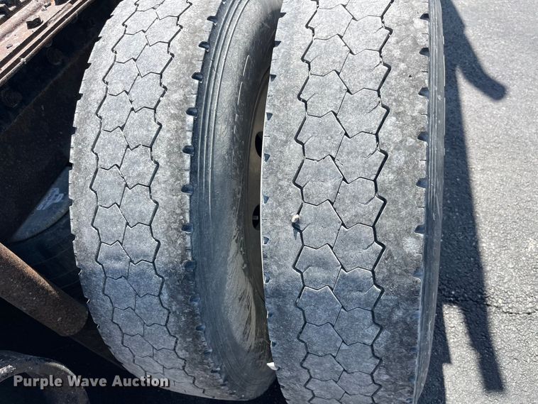 image for item LD9419 2007 Kenworth W900 semi truck