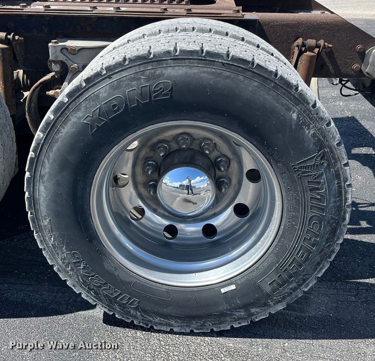 image for item LD9419 2007 Kenworth W900 semi truck