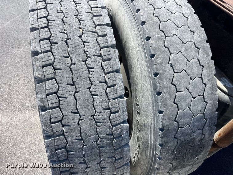 image for item LD9419 2007 Kenworth W900 semi truck