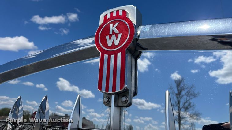 image for item LD9419 2007 Kenworth W900 semi truck