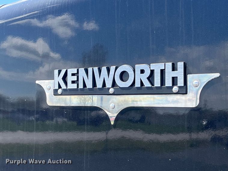 image for item LD9419 2007 Kenworth W900 semi truck