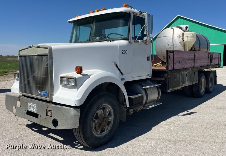 image for item LD9431 1988 White GMC WCM flatbed truck