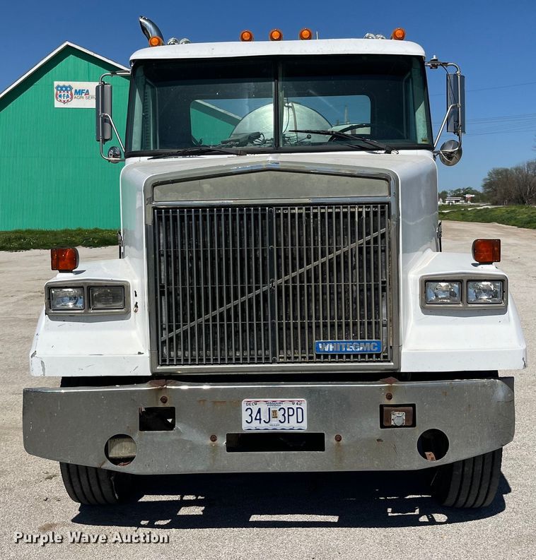 image for item LD9431 1988 White GMC WCM flatbed truck