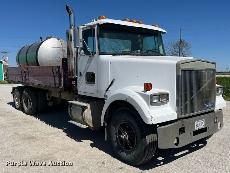 image for item LD9431 1988 White GMC WCM flatbed truck