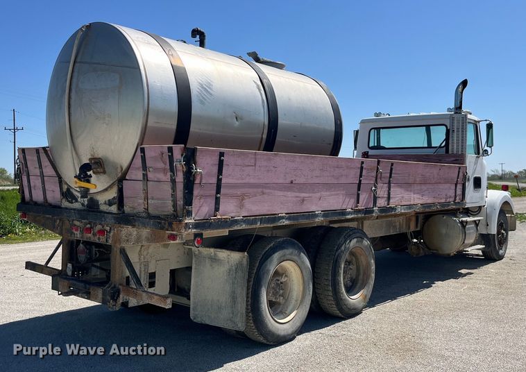 image for item LD9431 1988 White GMC WCM flatbed truck