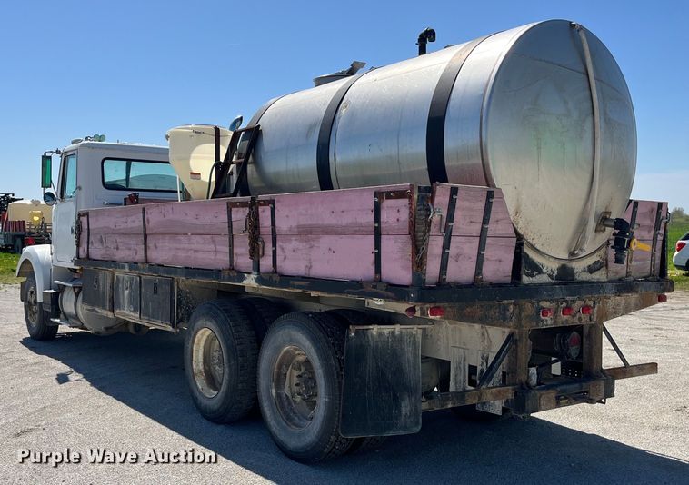 image for item LD9431 1988 White GMC WCM flatbed truck