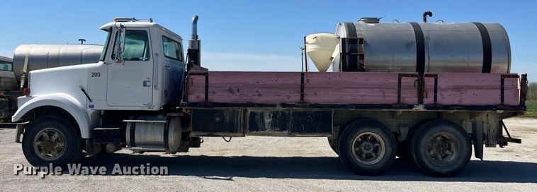 image for item LD9431 1988 White GMC WCM flatbed truck