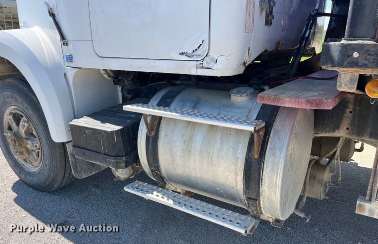 image for item LD9431 1988 White GMC WCM flatbed truck