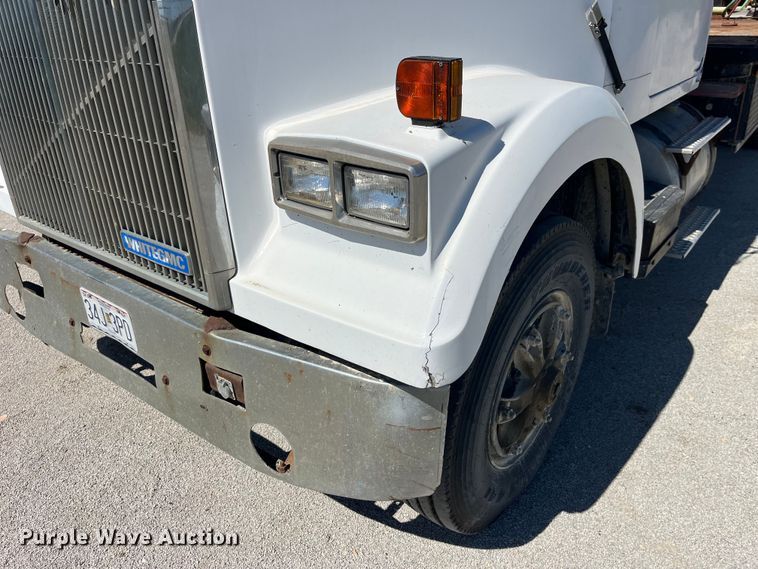 image for item LD9431 1988 White GMC WCM flatbed truck