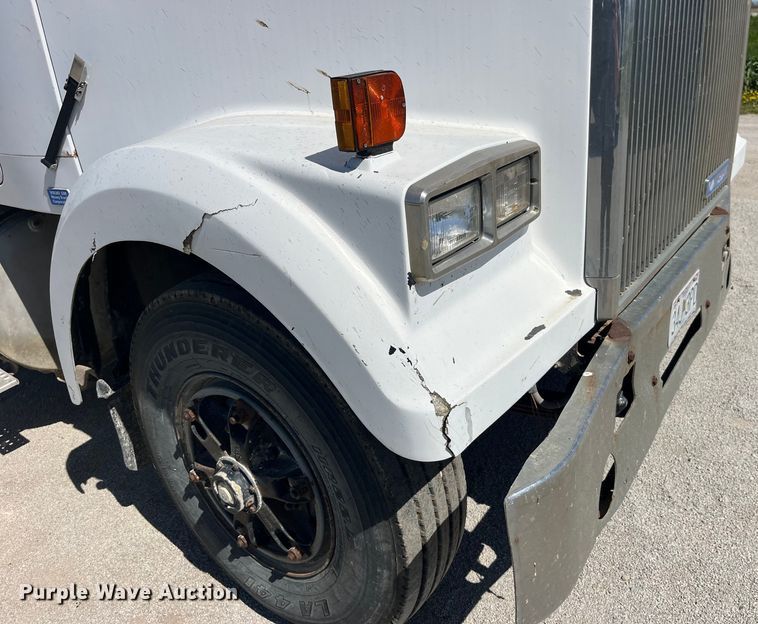 image for item LD9431 1988 White GMC WCM flatbed truck