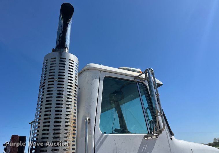 image for item LD9431 1988 White GMC WCM flatbed truck