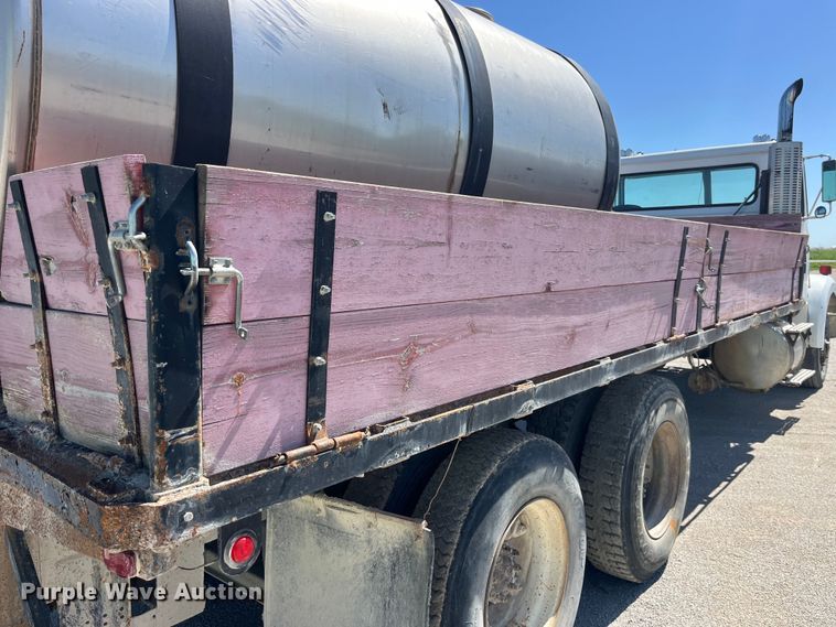 image for item LD9431 1988 White GMC WCM flatbed truck