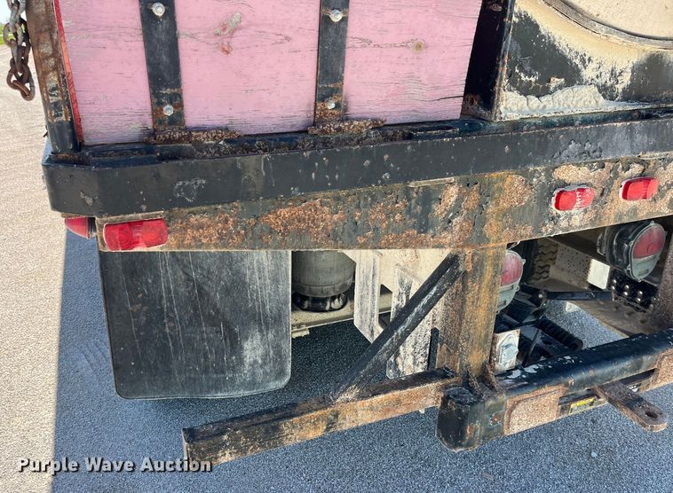 image for item LD9431 1988 White GMC WCM flatbed truck