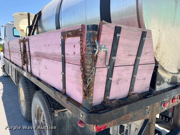 image for item LD9431 1988 White GMC WCM flatbed truck