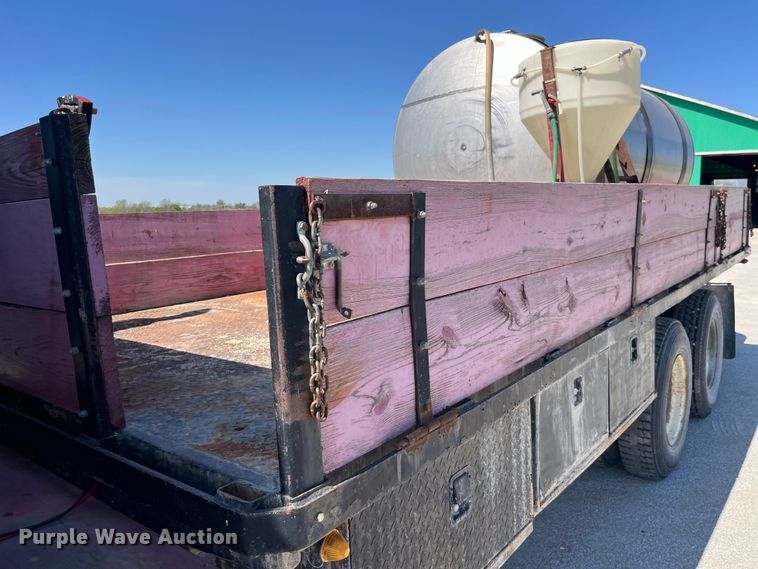 image for item LD9431 1988 White GMC WCM flatbed truck