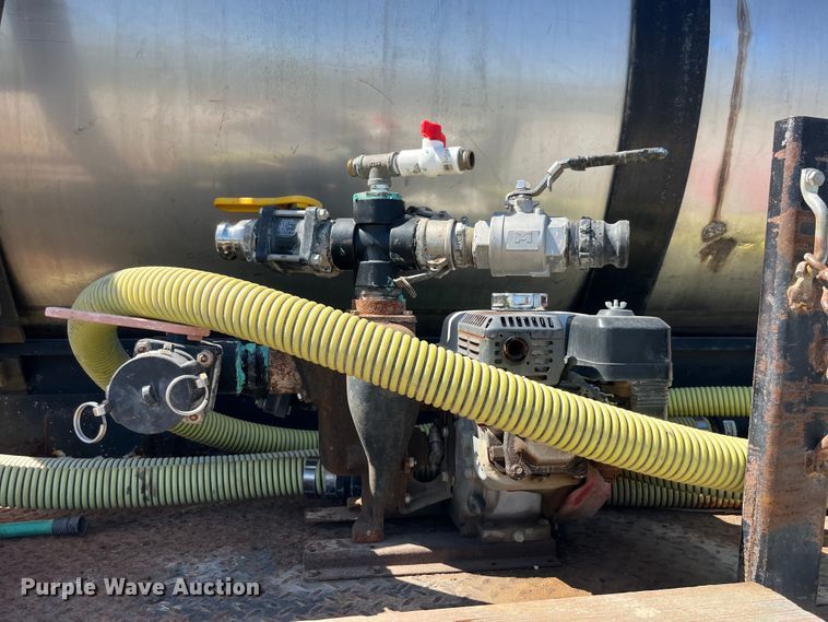 image for item LD9431 1988 White GMC WCM flatbed truck