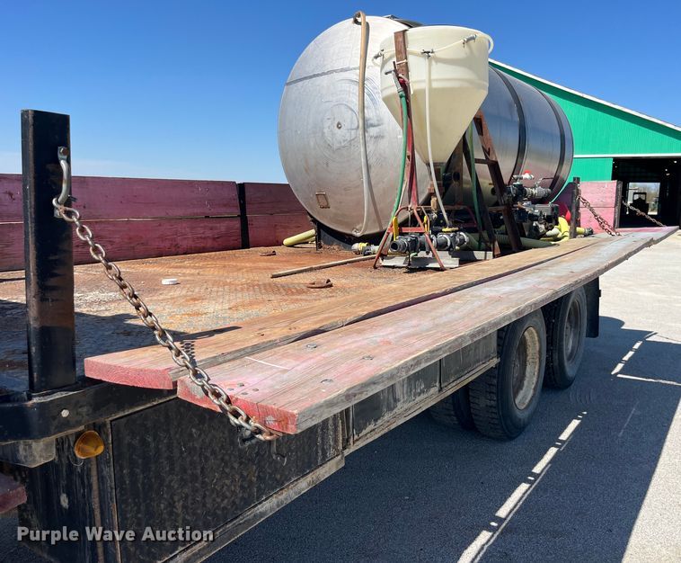 image for item LD9431 1988 White GMC WCM flatbed truck