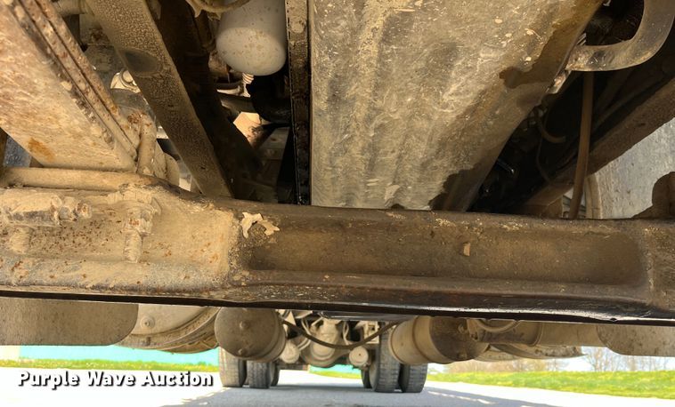 image for item LD9431 1988 White GMC WCM flatbed truck