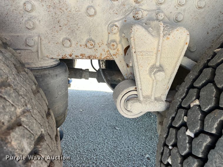 image for item LD9431 1988 White GMC WCM flatbed truck