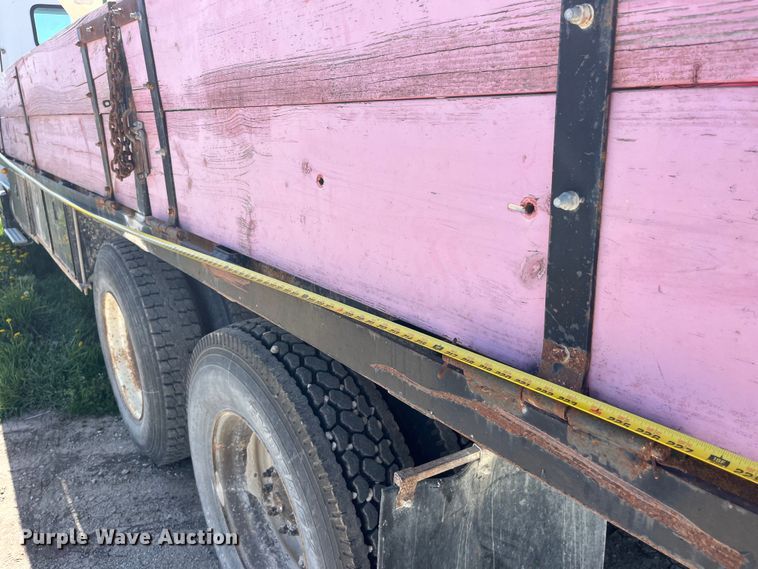 image for item LD9431 1988 White GMC WCM flatbed truck