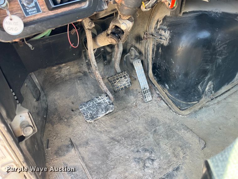 image for item LD9431 1988 White GMC WCM flatbed truck