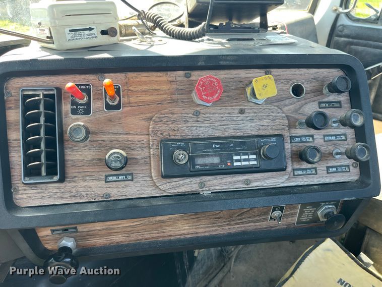 image for item LD9431 1988 White GMC WCM flatbed truck