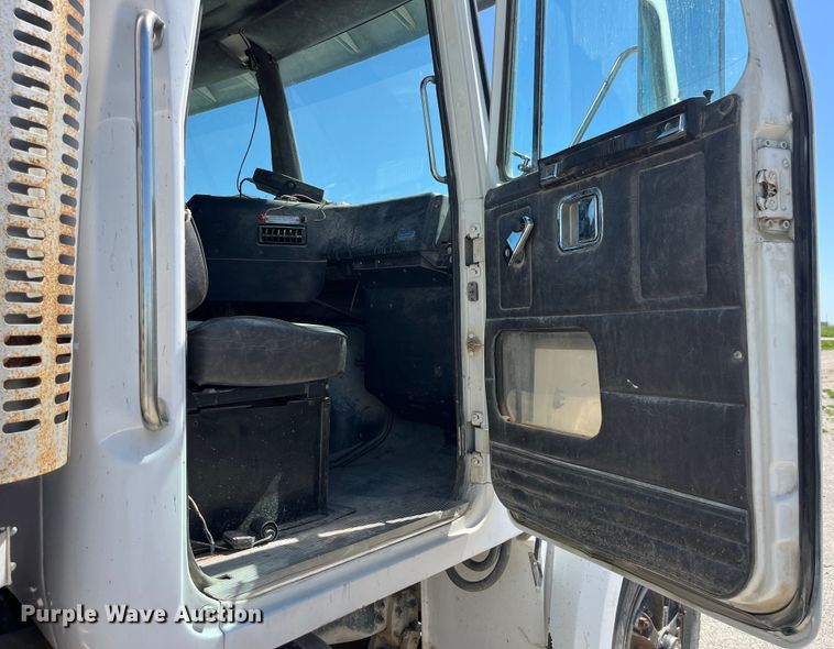 image for item LD9431 1988 White GMC WCM flatbed truck