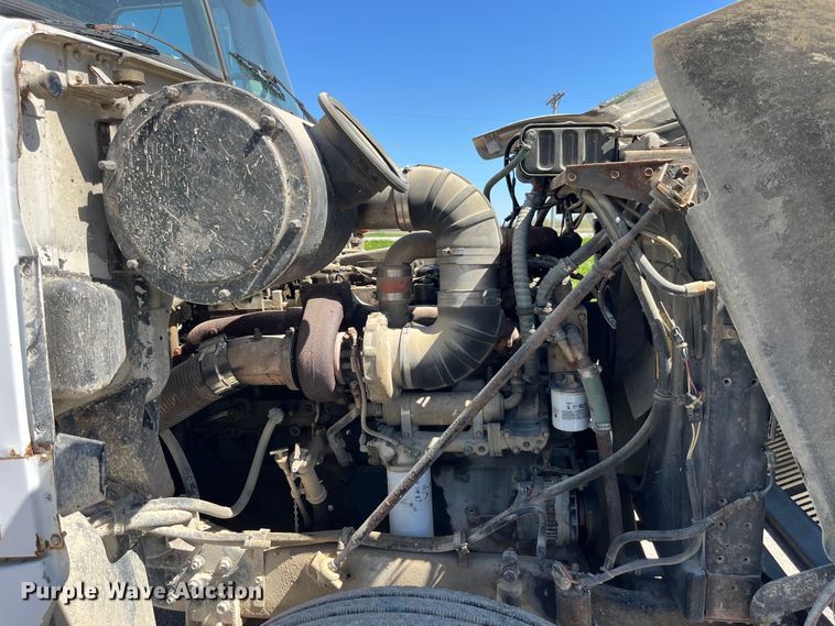 image for item LD9431 1988 White GMC WCM flatbed truck