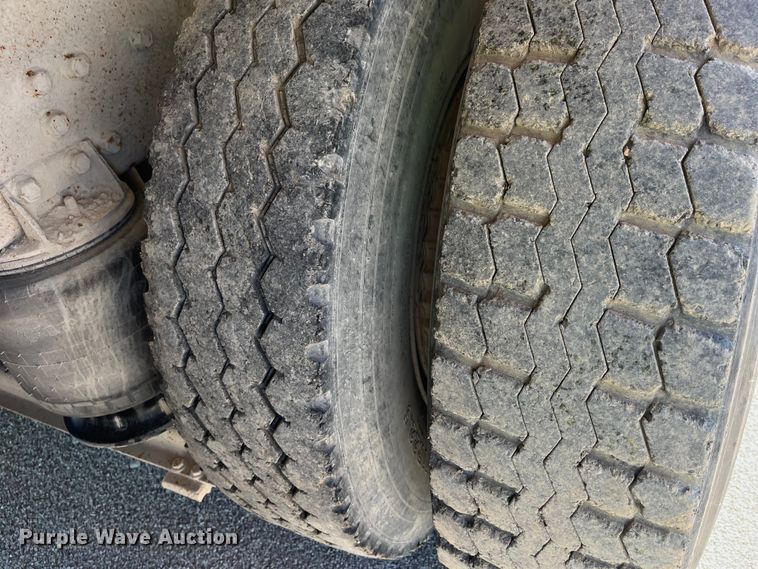 image for item LD9431 1988 White GMC WCM flatbed truck