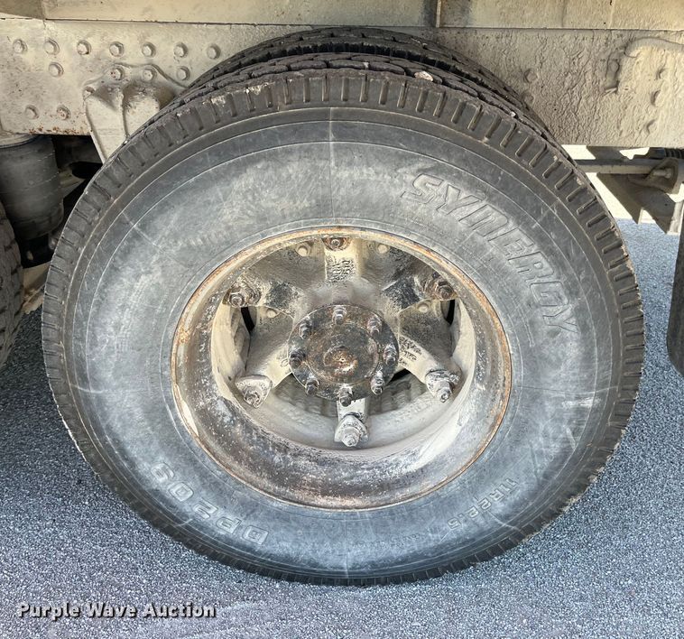 image for item LD9431 1988 White GMC WCM flatbed truck