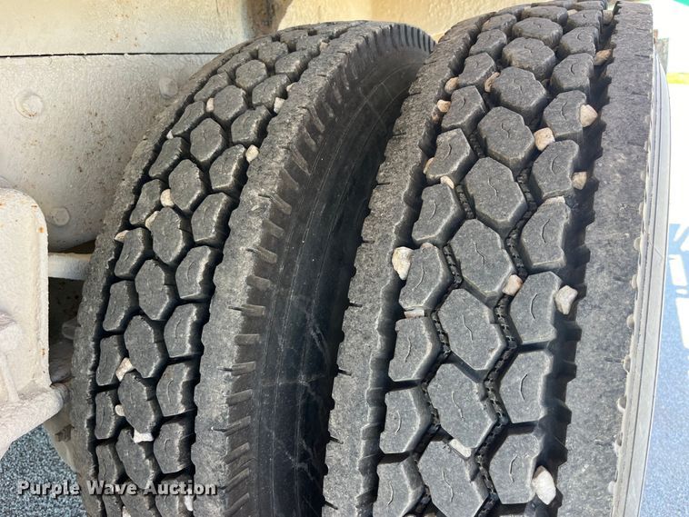 image for item LD9431 1988 White GMC WCM flatbed truck