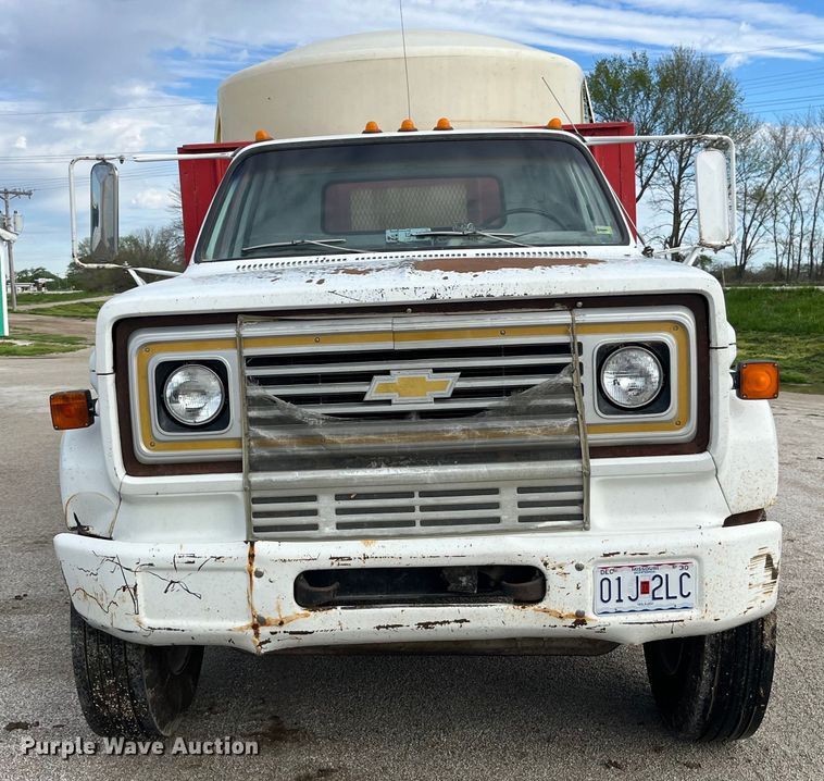 image for item LD9434 1989 Chevrolet 70 flatbed truck