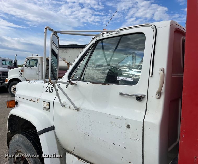 image for item LD9434 1989 Chevrolet 70 flatbed truck