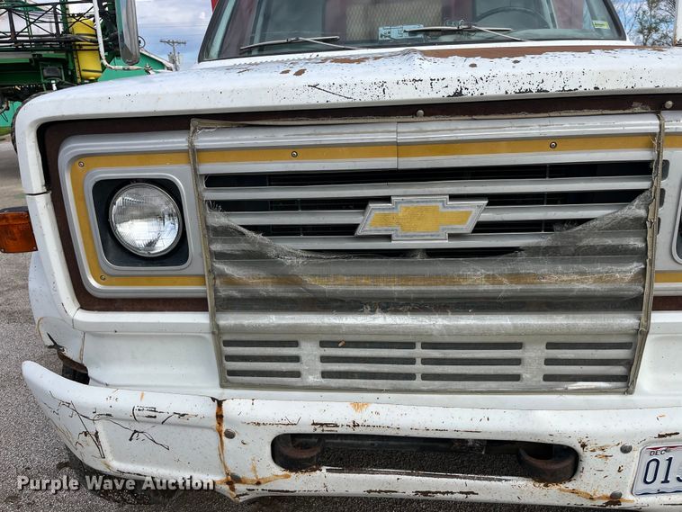 image for item LD9434 1989 Chevrolet 70 flatbed truck