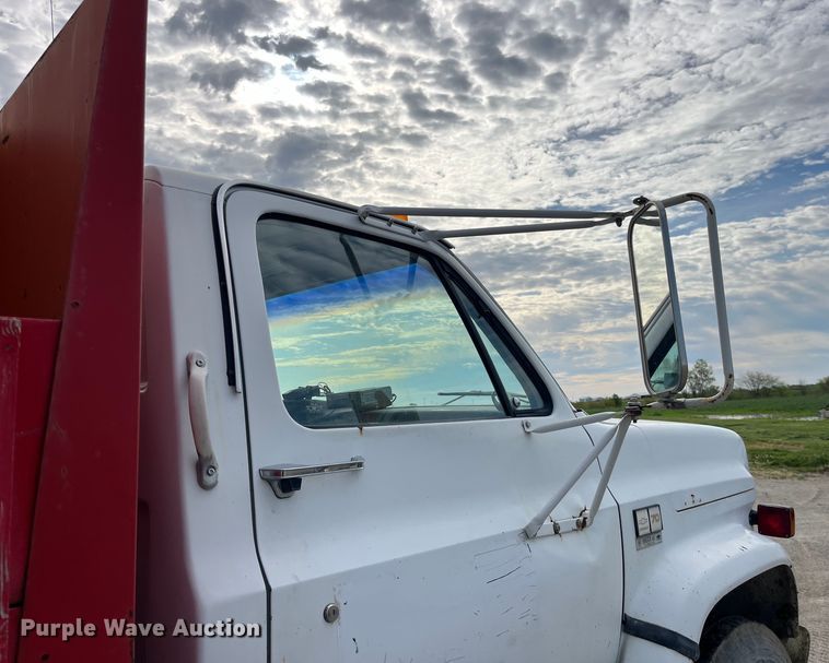 image for item LD9434 1989 Chevrolet 70 flatbed truck