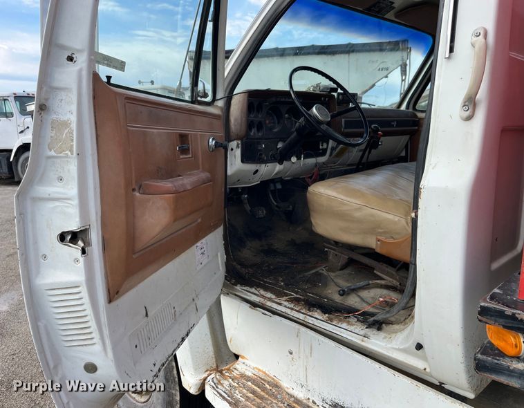 image for item LD9434 1989 Chevrolet 70 flatbed truck