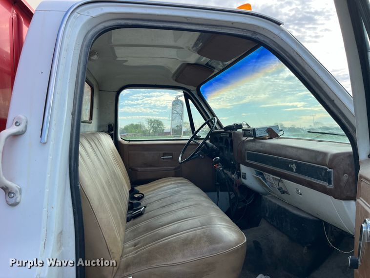 image for item LD9434 1989 Chevrolet 70 flatbed truck