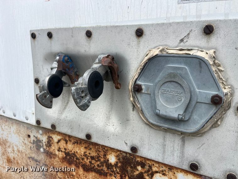 image for item LD9443 1988 Utility Trailer Inc dry van trailer