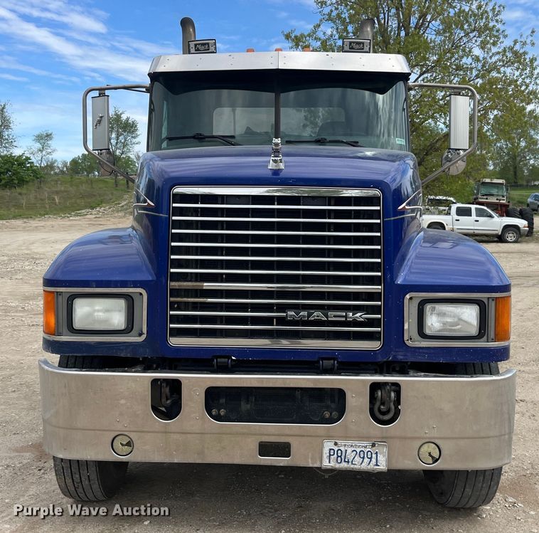 image for item LD9458 2013 Mack  CHU613 semi truck