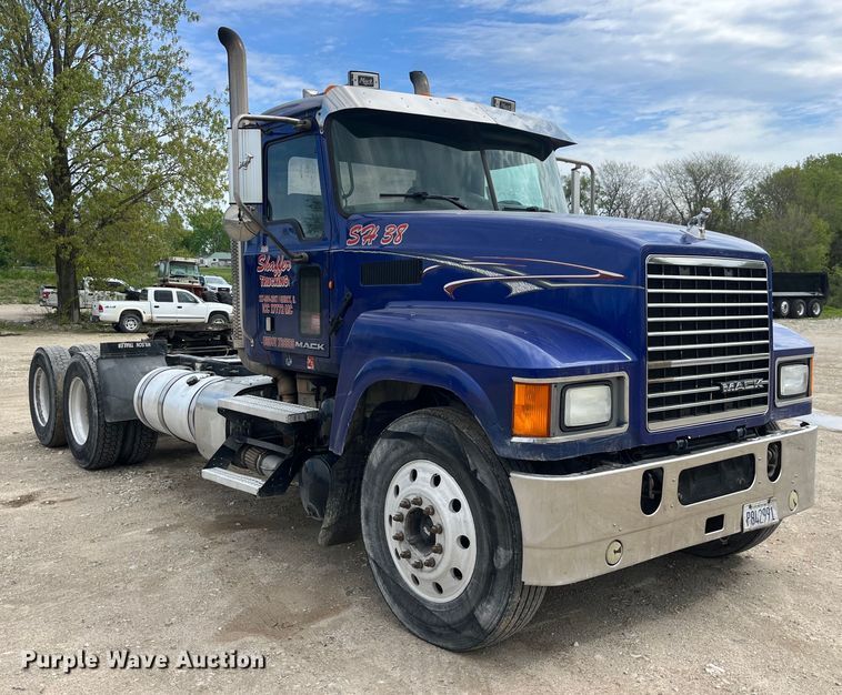 image for item LD9458 2013 Mack  CHU613 semi truck