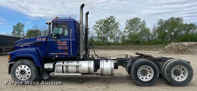 image for item LD9458 2013 Mack  CHU613 semi truck