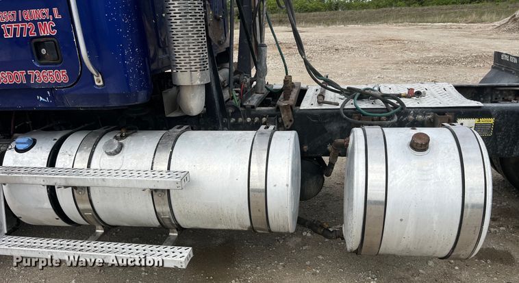 image for item LD9458 2013 Mack  CHU613 semi truck