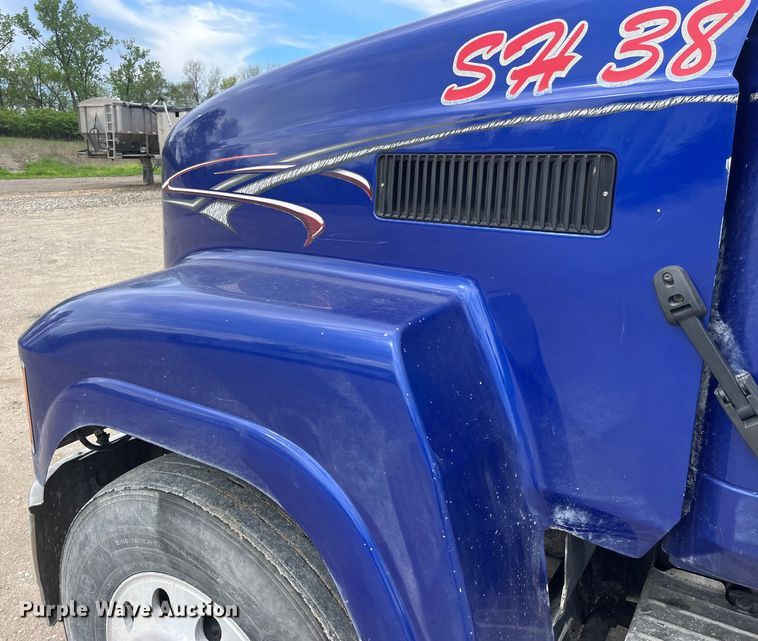 image for item LD9458 2013 Mack  CHU613 semi truck