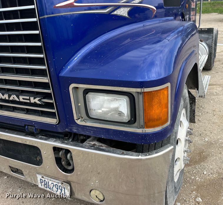 image for item LD9458 2013 Mack  CHU613 semi truck